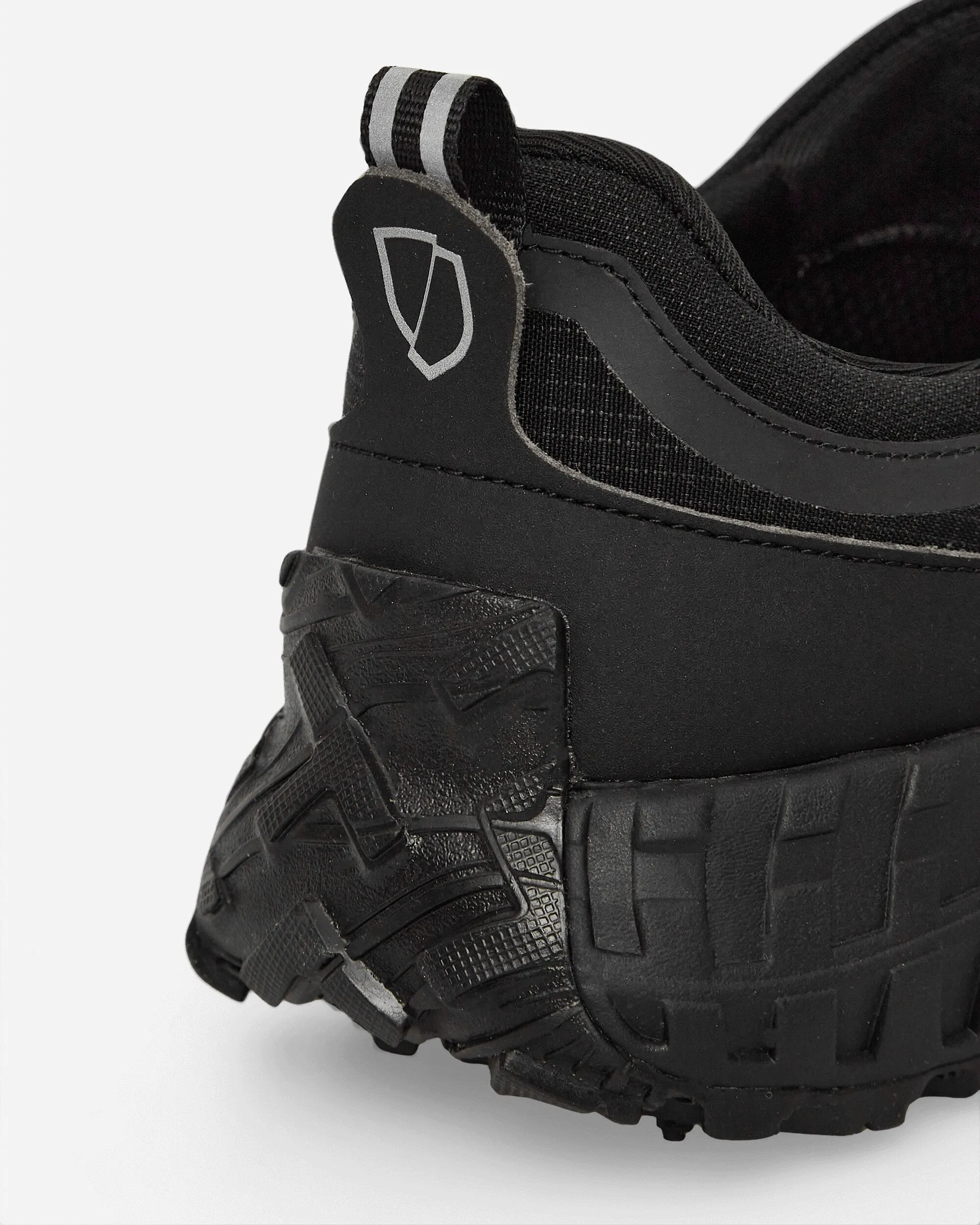 003 Sneakers Pitch Black