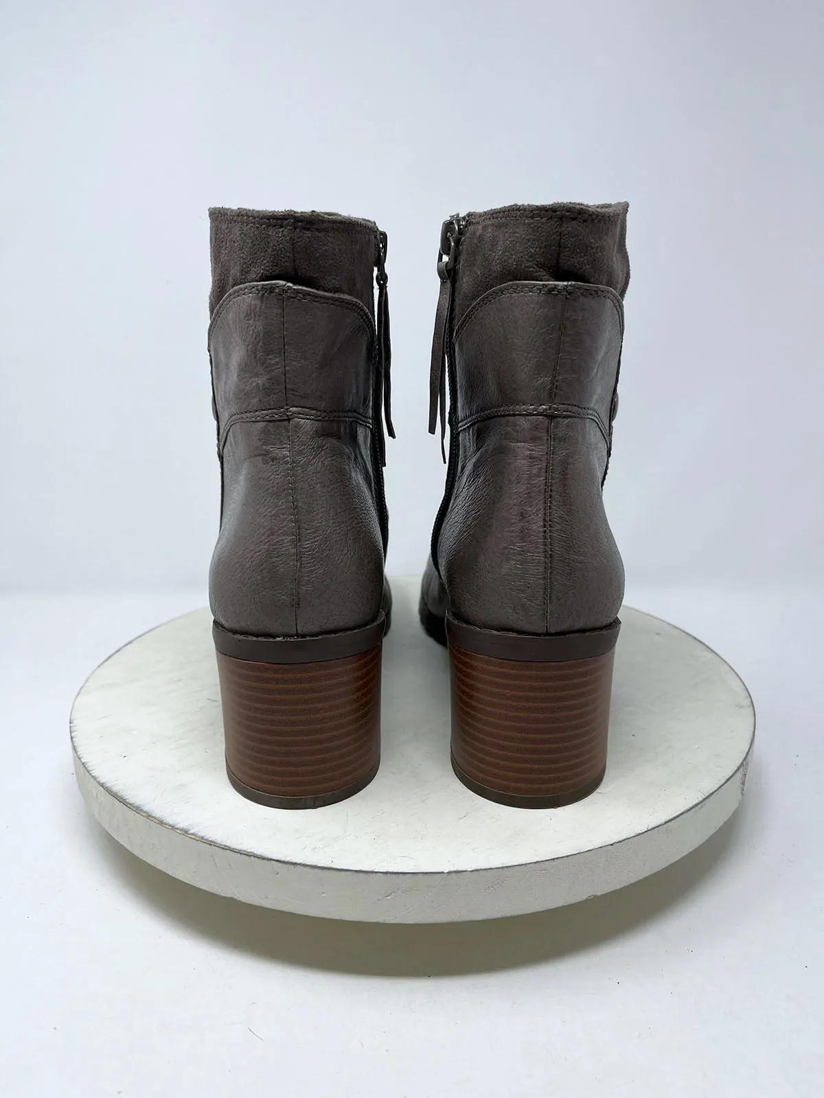 BC Footwear Size 10 Taupe & Brown Distressed Ankle Boots