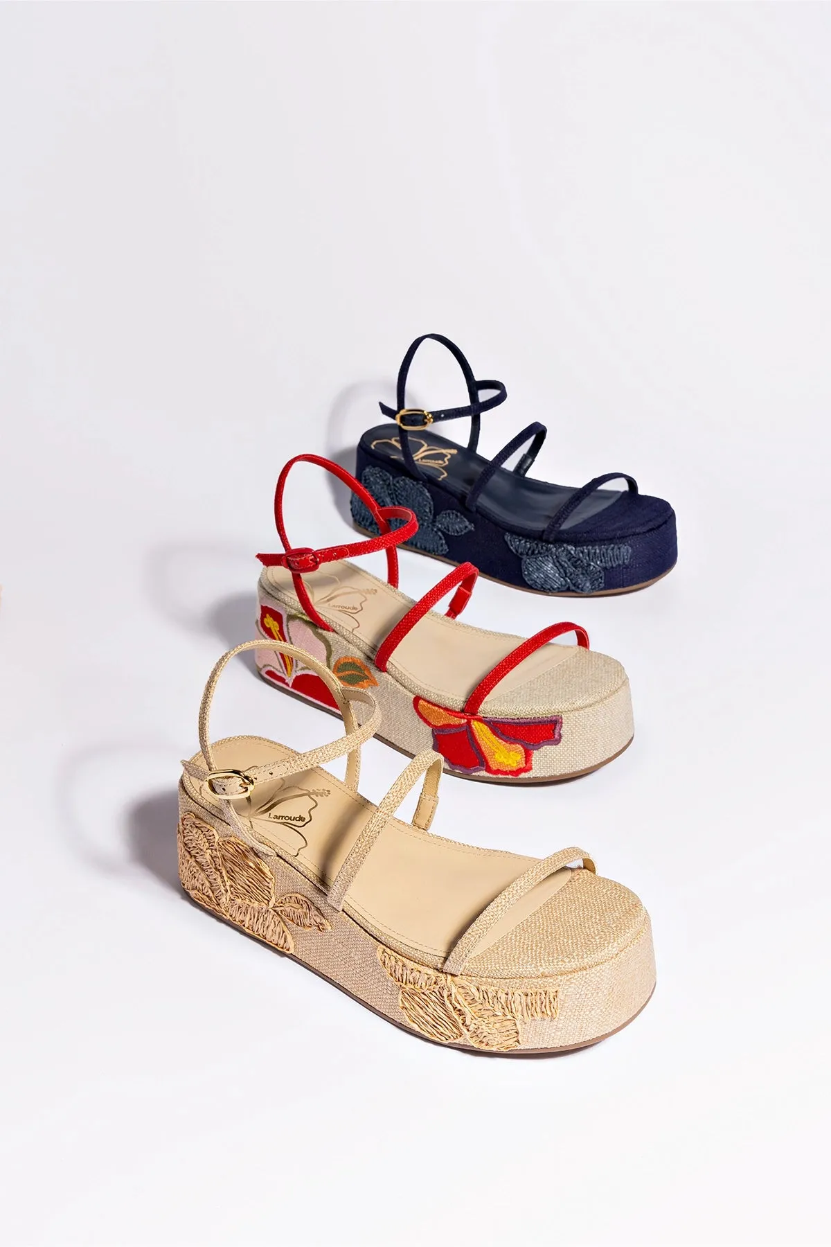 Gio Flatform In Beige Raffia and Hibiscus Embroidery