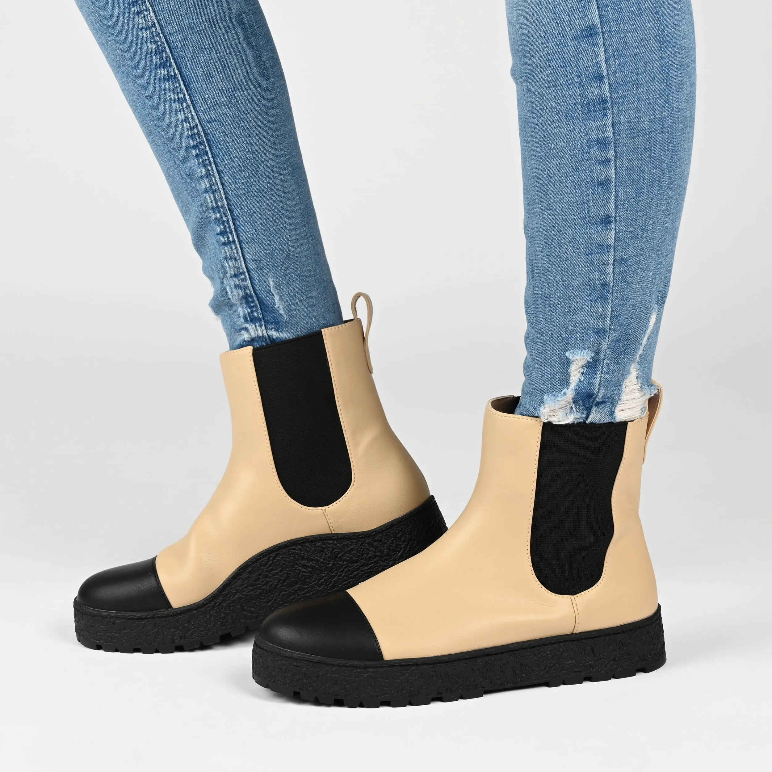 Journee Collection Women's Tru Comfort Foam Jenie Bootie