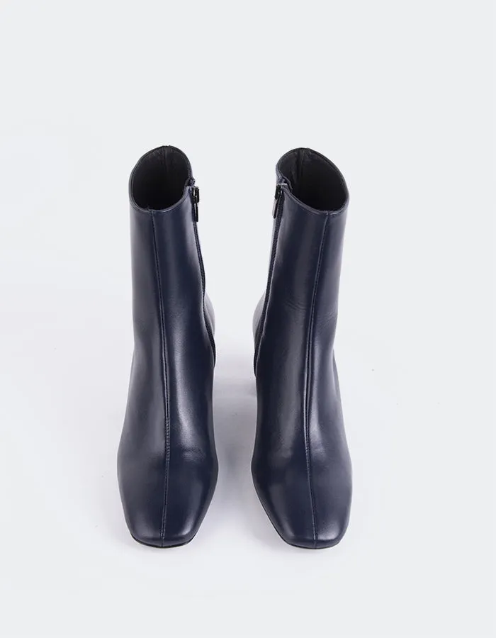 Lioni Navy Leather