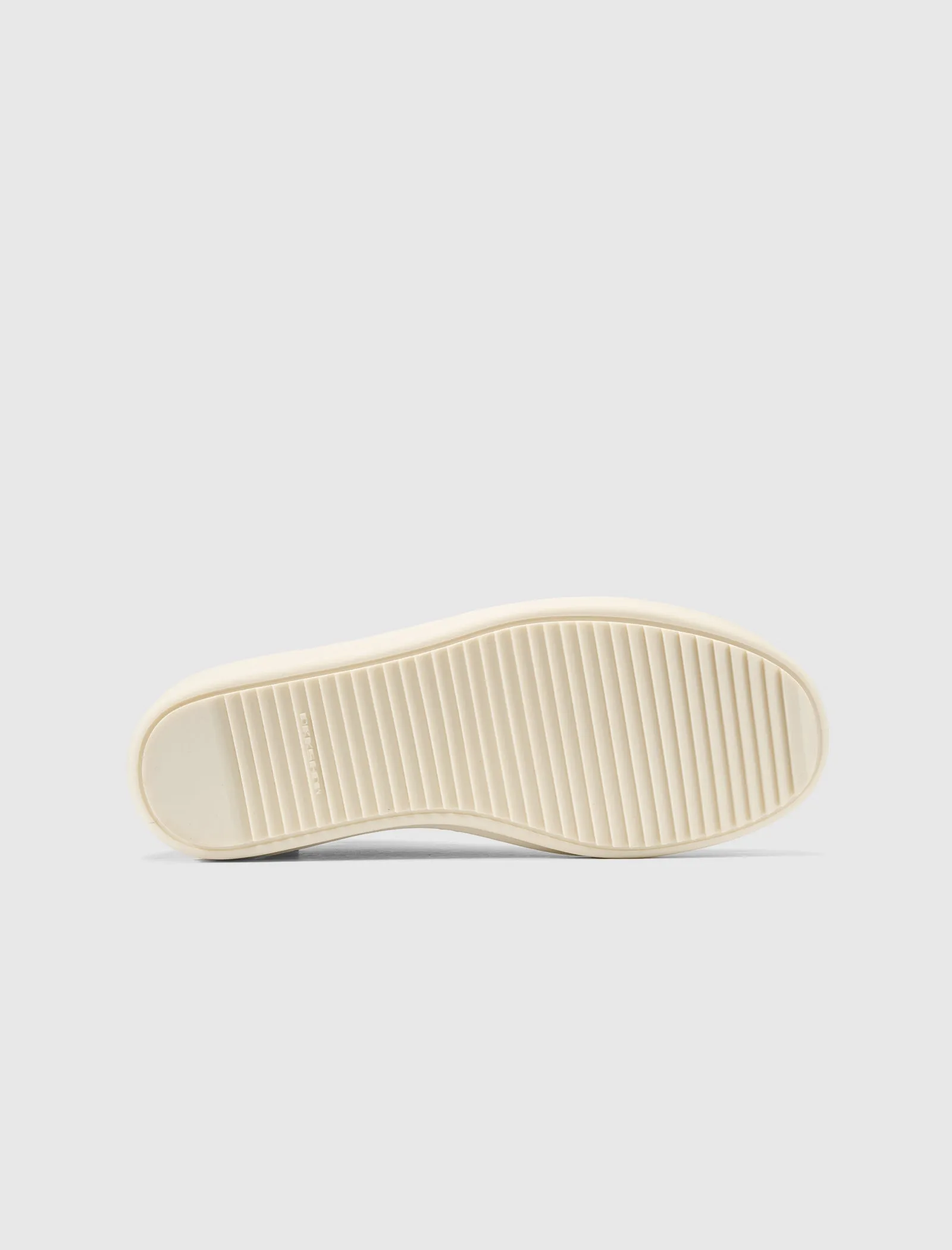 MEGACRUST STRETCH DENIM LOW SNEAKERS "BLACK/MILK"
