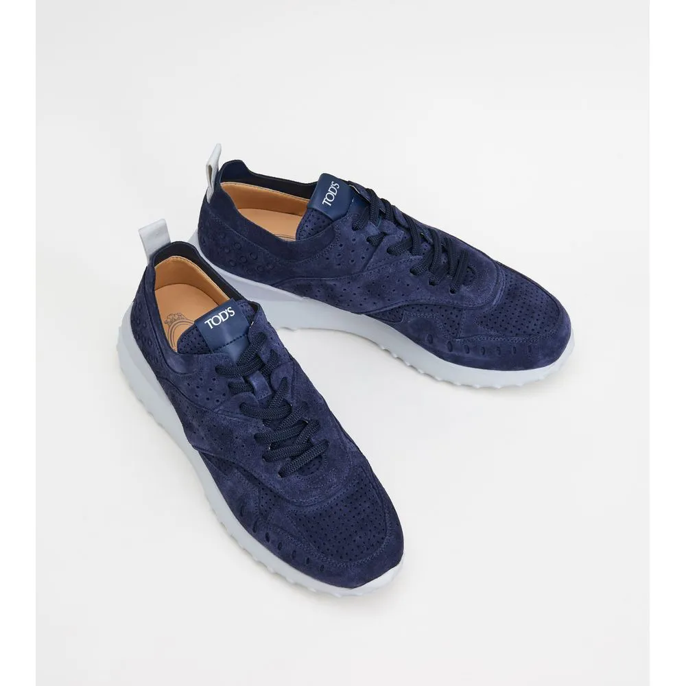 Sneakers in Suede
