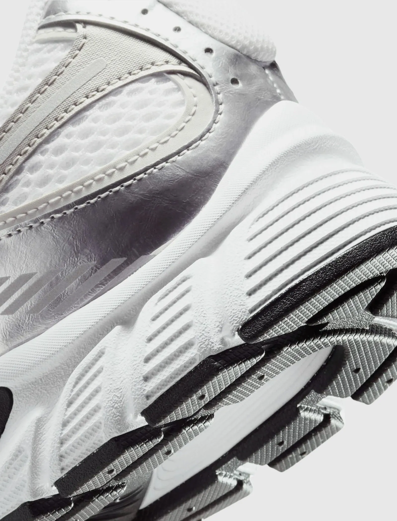 V5 RNR "WHITE/ VAST GREY"