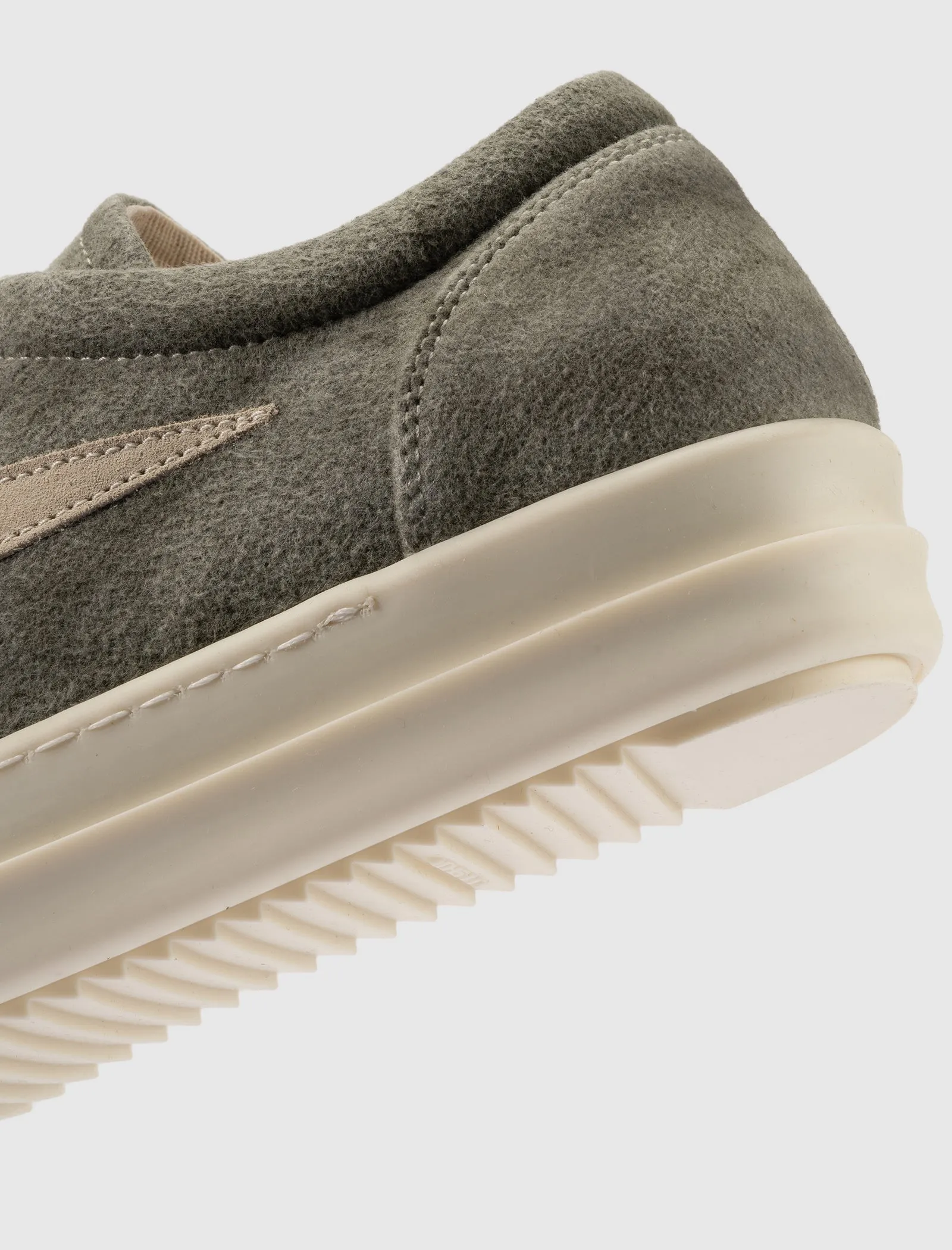 VINTAGE SNEAKERS