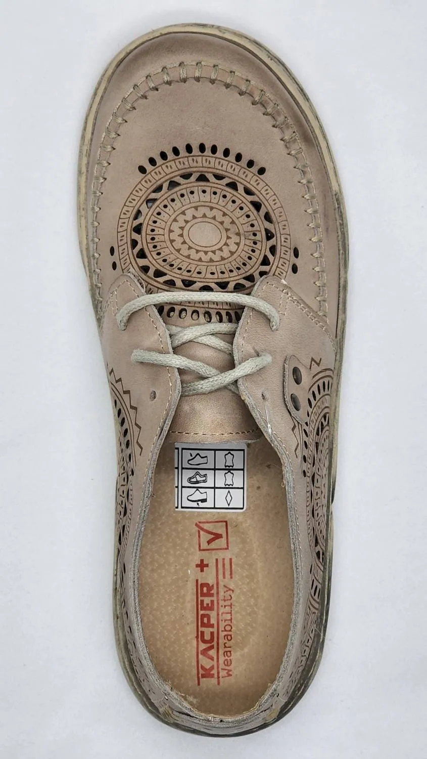Women's Timeless Low-Top Leather Shoes In Beige
