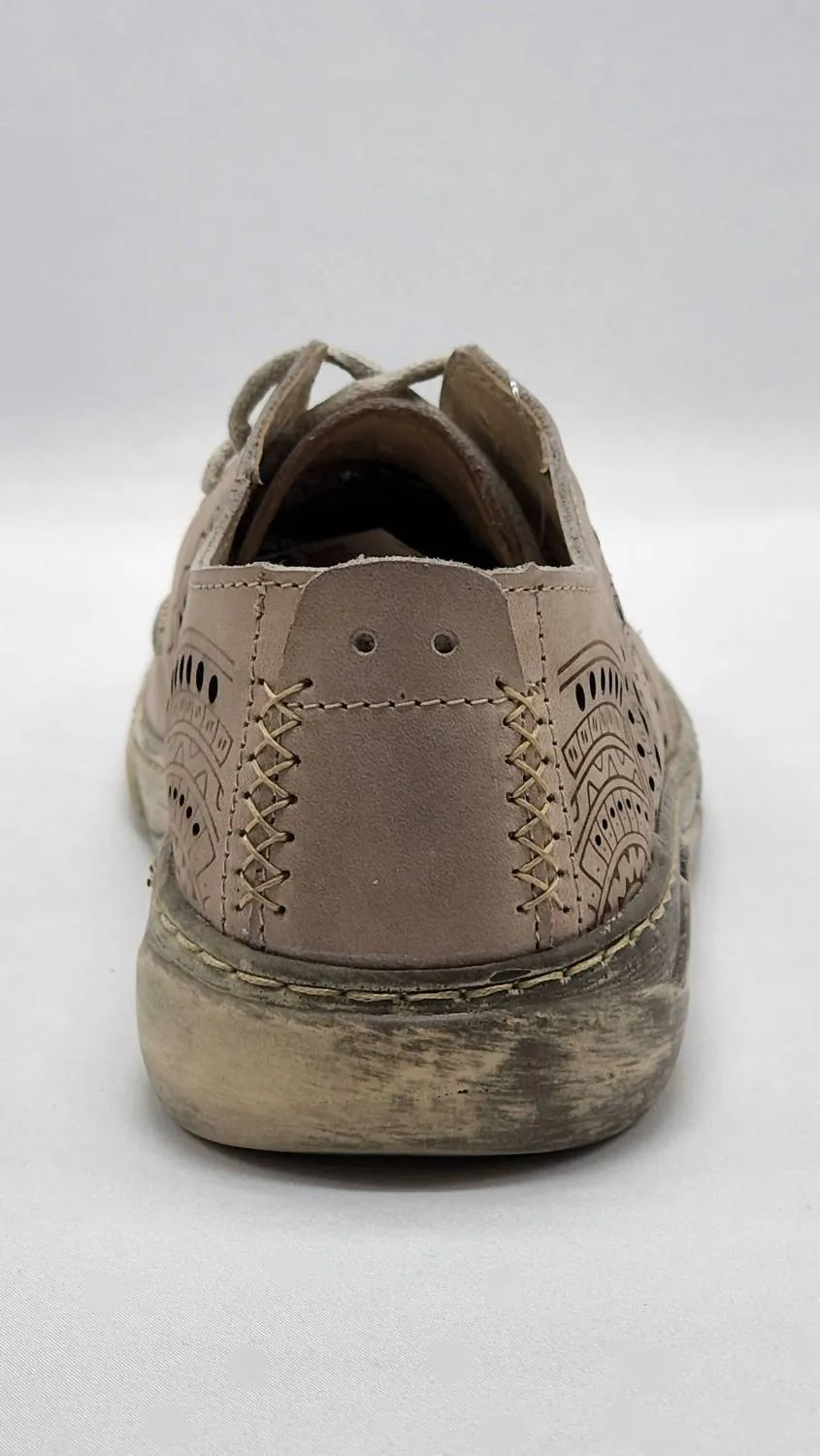 Women's Timeless Low-Top Leather Shoes In Beige